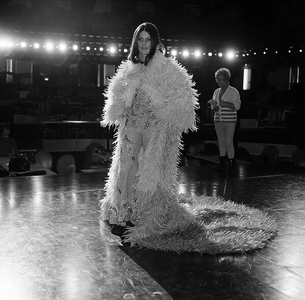 Sandie Shaw rehearses in her £2000 outfit at the Talk of the Town