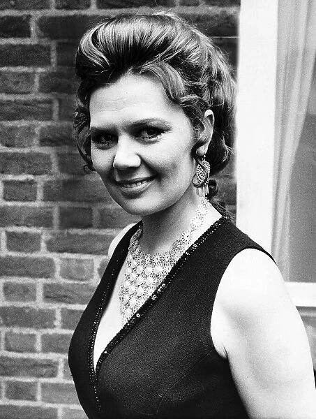 Sandra Gough Actress who stars in Coronation Street At the Pye Radio