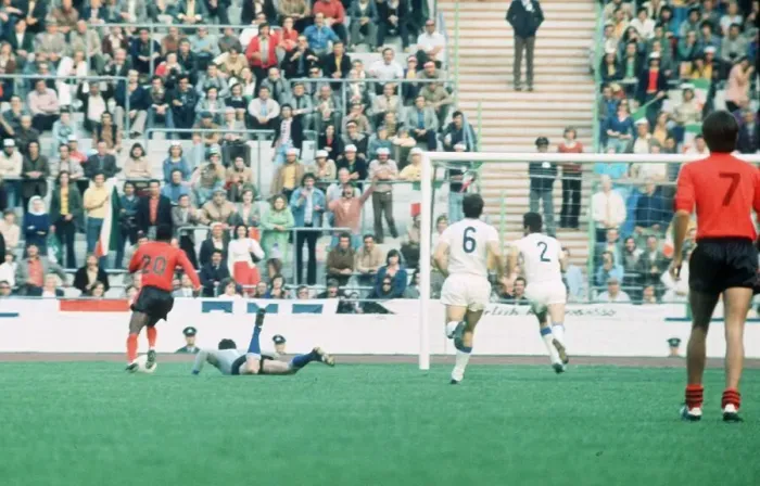 Framed Print : Sanon Haiti World Cup 1974 Italy v Haiti Sanon no20 scores Haiti goal