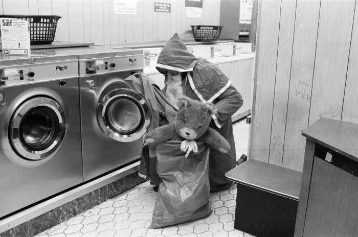 Framed Print : Santa Claus, makes time for Laundry, ahead of Christmas, 10th December 1977 Framed Print : Santa Claus, makes time for Laundry, ahead of Christmas, 10th December 1977