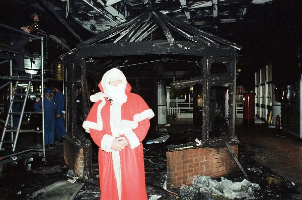 Santas Grotto at Broad Street Mall burns down. 19th December 1990