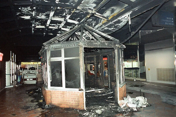 Santas Grotto at Broad Street Mall burns down. 19th December 1990