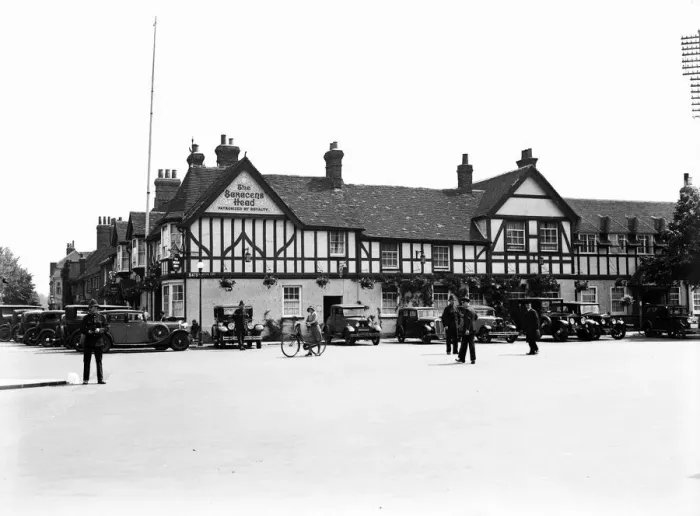 Framed Print : Saracens Head Beaconsfield Circa 1936 Police direct traffic