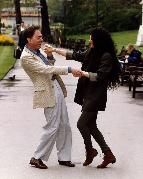 Framed Print : Sarah Brightman and Andrew Lloyd Webber dancing in the Park at Londons Savoy Hotel dbase Framed Print : Sarah Brightman and Andrew Lloyd Webber dancing in the Park at Londons Savoy Hotel dbase