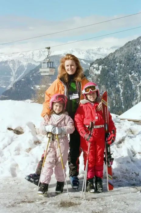 Framed Print : Sarah, Duchess Of York with her daughters Princess Beatrice and Princess Eugenie Framed Print : Sarah, Duchess Of York with her daughters Princess Beatrice and Princess Eugenie