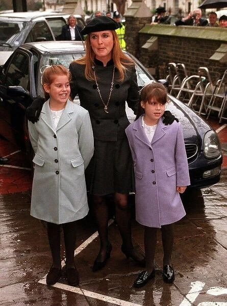 Sarah Ferguson with daughters Beatrice & Eugenie Dec 1998 at the memorial service