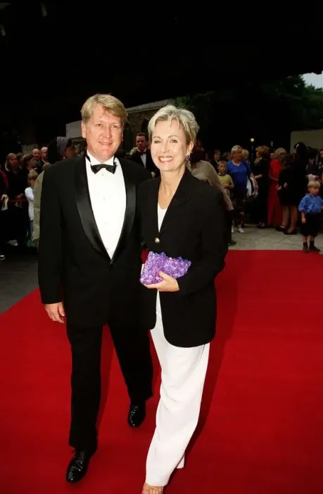 Framed Print : Sarah Green TV Presenter July 1998 Arriving for the premiere of Doctor Doolittle Framed Print : Sarah Green TV Presenter July 1998 Arriving for the premiere of Doctor Doolittle