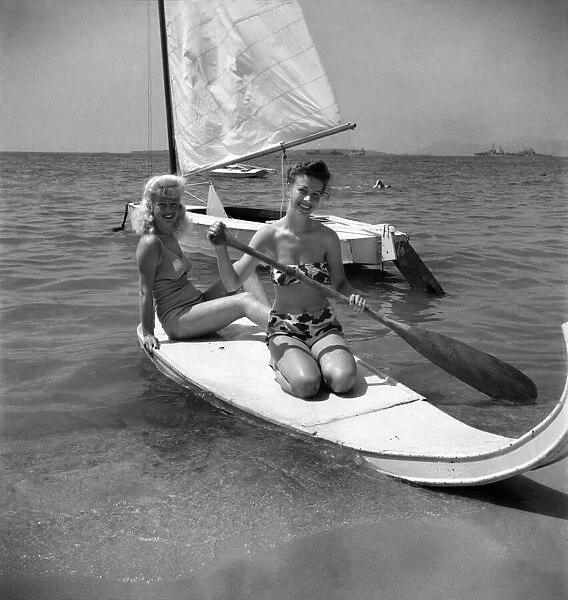 Sasi Tschaen and Yolande Blatt. South of France. July 1949 O20688-003