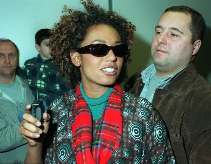 Framed Print : SCARY SPICE AT AIRPORT APRIL 1998 Spice Girls Mel B wearing a tartan scarf