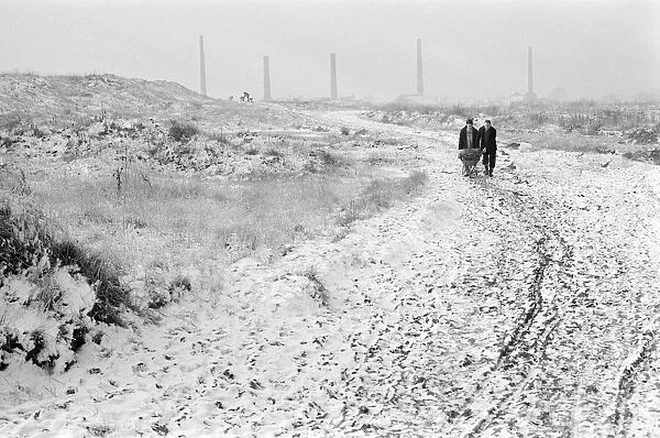 Scavenging for Coal, Hednesford, Staffordshire, Monday 31st January 1972