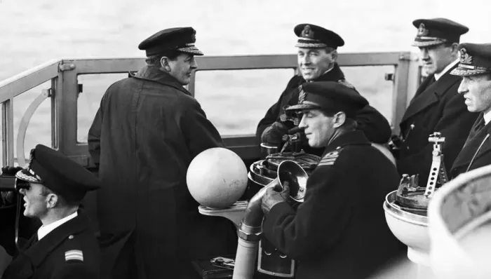 Framed Print : The scene on the bridge of HMS Queen Elizabeth the fleet flagship of the Home Fleet Framed Print : The scene on the bridge of HMS Queen Elizabeth the fleet flagship of the Home Fleet