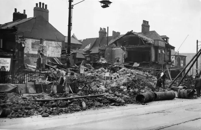 Framed Print : Scene of devastation to Midland Bank in Witham, Hull after it was bombed by the German Framed Print : Scene of devastation to Midland Bank in Witham, Hull after it was bombed by the German