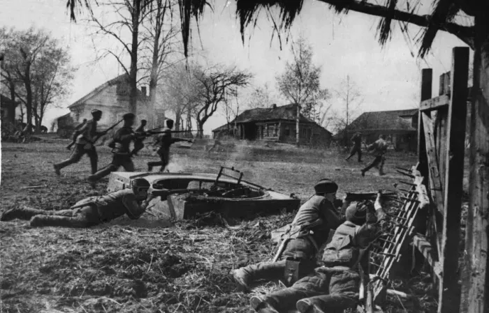 Framed Print : Scene during a fierce battle between the Soviet Red Army Framed Print : Scene during a fierce battle between the Soviet Red Army