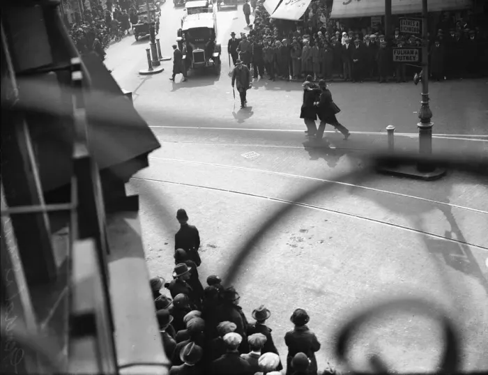 Framed Print : Scene at Hammersmith Broadway on the 10th day of the General Strike Framed Print : Scene at Hammersmith Broadway on the 10th day of the General Strike