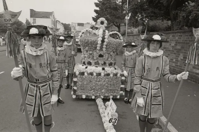 Framed Print : A scene from Leamingtons Carnival procession depicting the Beefeaters or Yeoman Framed Print : A scene from Leamingtons Carnival procession depicting the Beefeaters or Yeoman