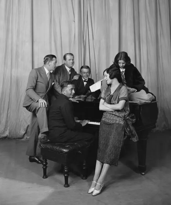 Framed Print : Scene from the new Co-Optimists performance at the Palace Theatre. 29th August 1924 Framed Print : Scene from the new Co-Optimists performance at the Palace Theatre. 29th August 1924