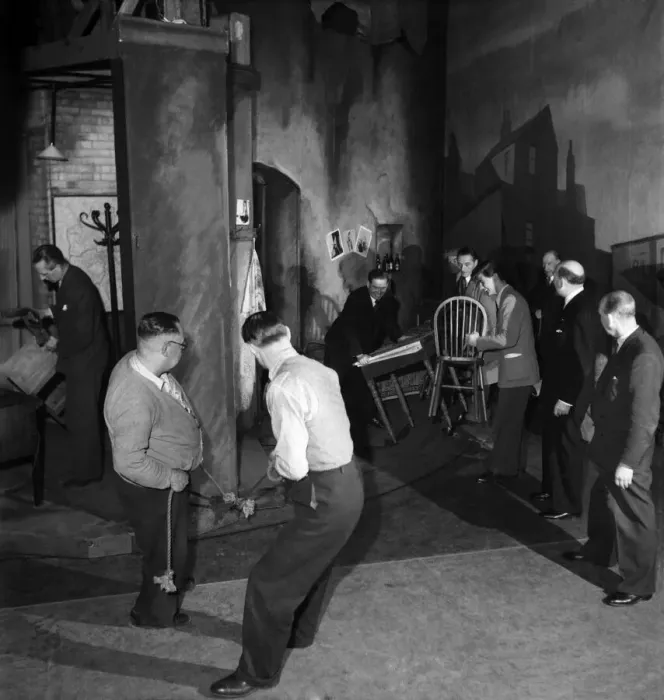 Framed Print : Scene Shifters at the Prince of Wales theatre. C5980-001 Framed Print : Scene Shifters at the Prince of Wales theatre. C5980-001