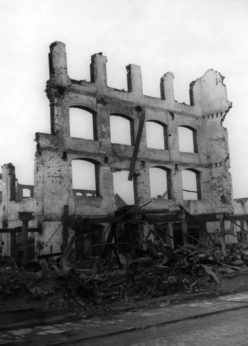 Framed Print : A scene from the suburb of Cheylesmore, Coventry, showing bomb damage to buildings Framed Print : A scene from the suburb of Cheylesmore, Coventry, showing bomb damage to buildings