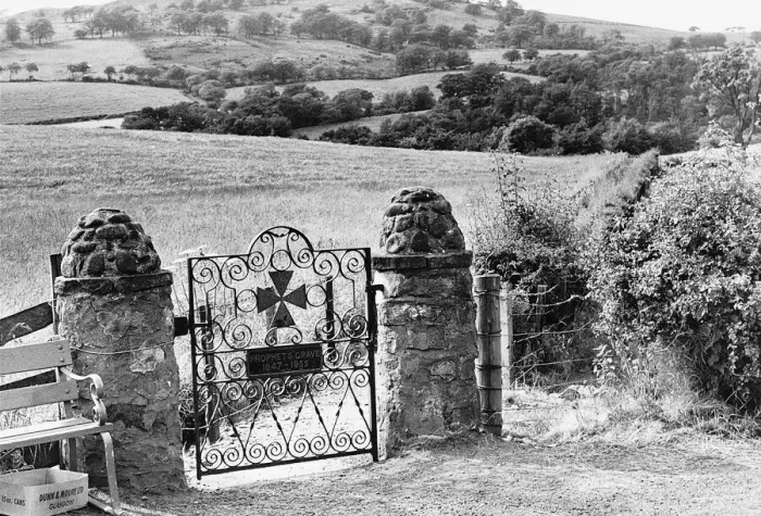 Framed Print : Scenery Landscape Graveyard A gate leading to the Prophets Grave 1647 - 1955 in