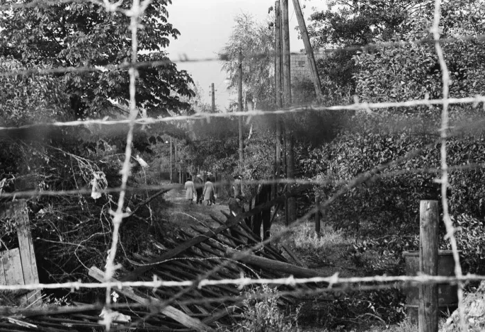 Framed Print : Scenes in Berlin shortly after the erection of the Berlin Wall