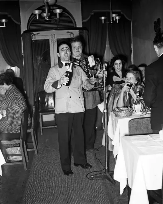 Framed Print : Scenes at Cafe Bleu restaurant in Soho, London. Musicians playing to customers Framed Print : Scenes at Cafe Bleu restaurant in Soho, London. Musicians playing to customers
