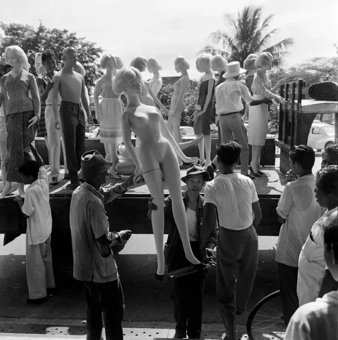 Framed Print : Scenes in Chinatown, Singapore. A truck load of dummies, some completely nude Framed Print : Scenes in Chinatown, Singapore. A truck load of dummies, some completely nude