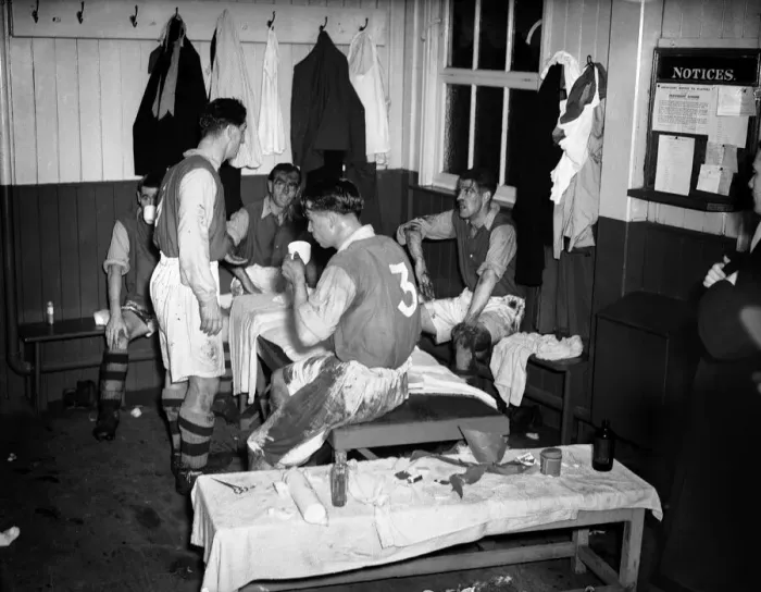Framed Print : Scenes in the Crystal Palace dressing room at half time during their FA Cup first round