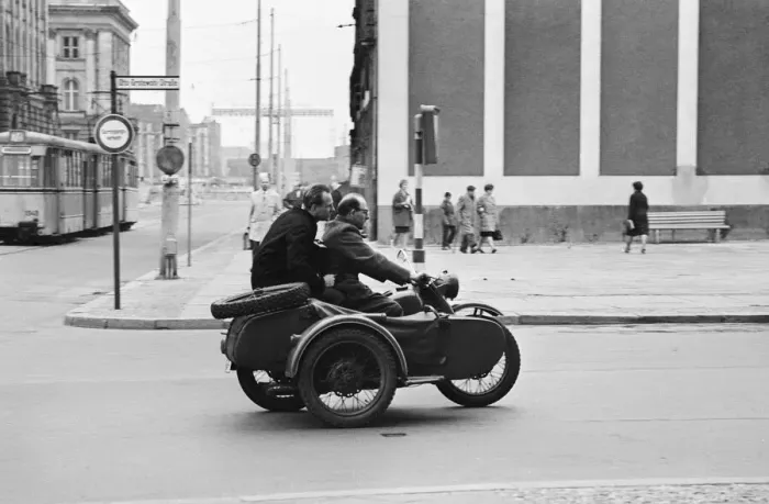 Framed Print : Scenes in East Berlin, four years after work began on the construction of the Berlin Wall Framed Print : Scenes in East Berlin, four years after work began on the construction of the Berlin Wall