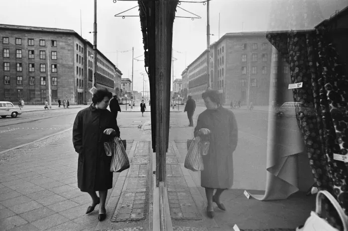 Framed Print : Scenes in East Berlin, four years after work began on the construction of the Berlin Wall Framed Print : Scenes in East Berlin, four years after work began on the construction of the Berlin Wall