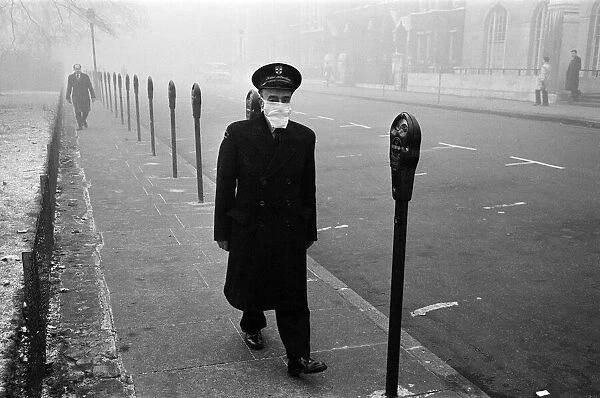 Scenes of a fog bound London, 5th December 1962