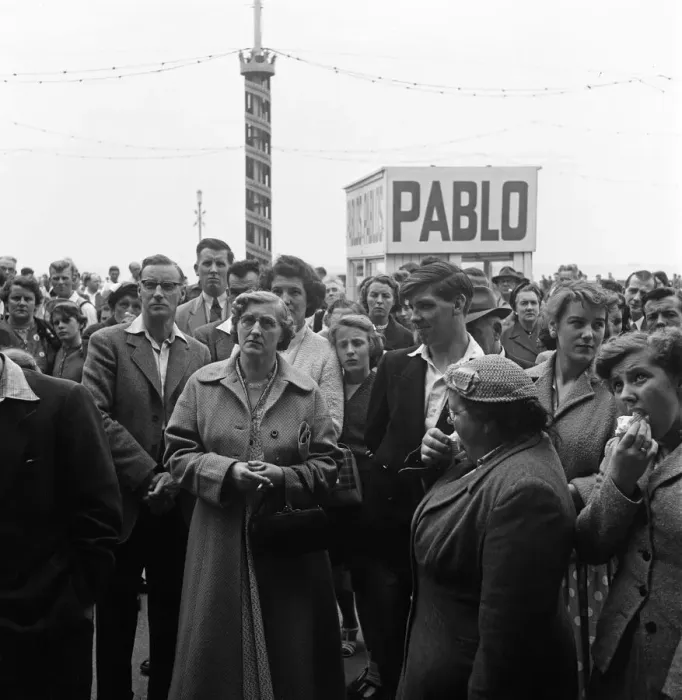 Framed Print : Scenes on the Golden Miles in Blackpool, Lancashire. 1st August 1956 Framed Print : Scenes on the Golden Miles in Blackpool, Lancashire. 1st August 1956