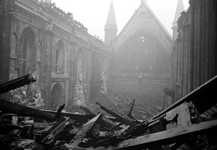 Framed Print : Scenes at the Guildhall during the big H. E Fire Blitz on London December 1940 Framed Print : Scenes at the Guildhall during the big H. E Fire Blitz on London December 1940