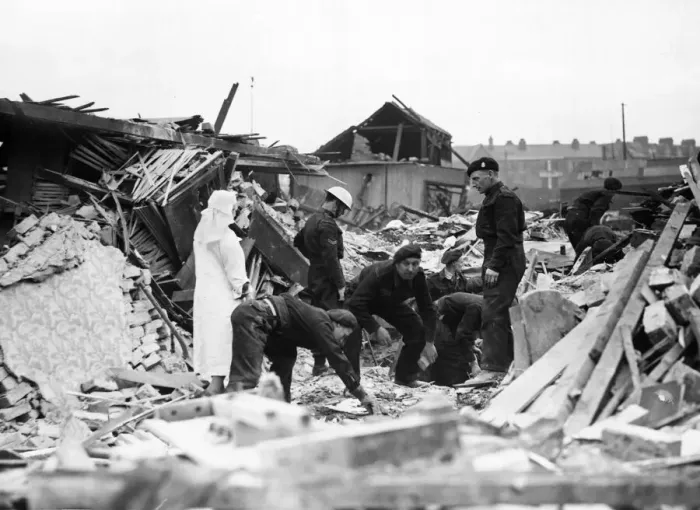 Framed Print : Scenes in Hull, the most severely damaged British city or town during the Second World