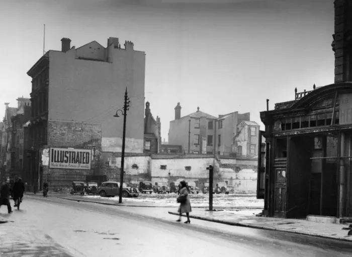 Framed Print : Scenes in Hull, the most severely damaged British city or town during the Second World Framed Print : Scenes in Hull, the most severely damaged British city or town during the Second World