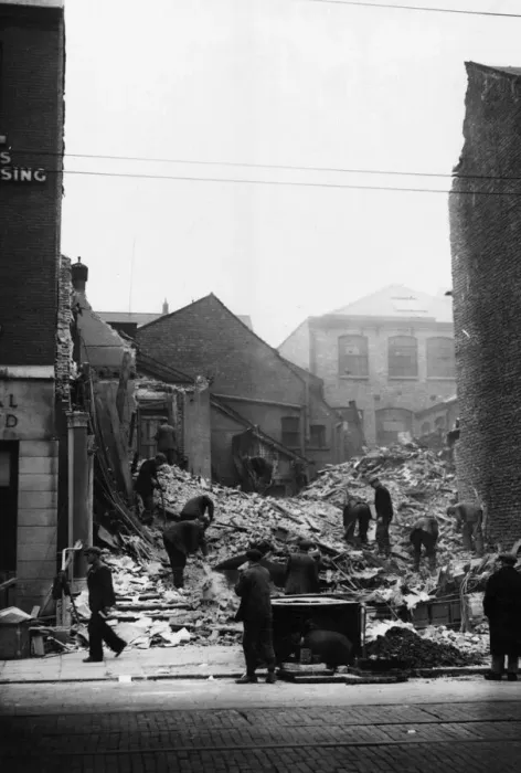 Framed Print : Scenes in Hull, the most severely damaged British city or town during the Second World