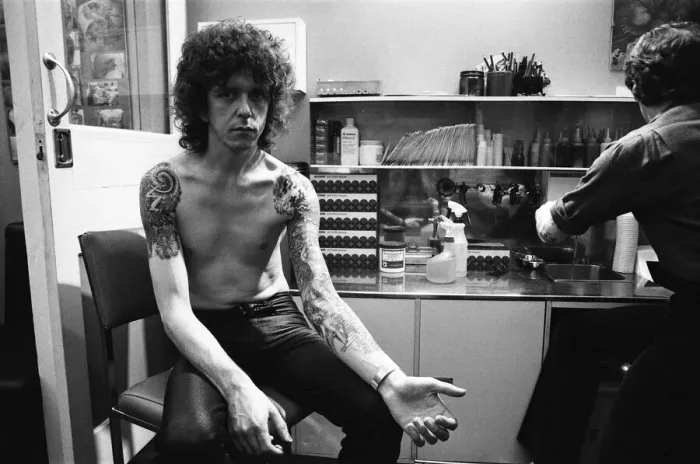 Framed Print : Scenes inside a tattoo parlour. 28th May 1981 Framed Print : Scenes inside a tattoo parlour. 28th May 1981