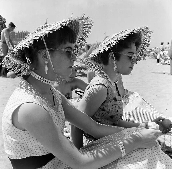 Scenes in Margate during a heatwave. Todays beach fashion, straw hats