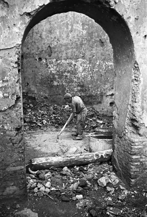 Framed Print : Scenes in Naples, southern Italy showing local people at work. Circa 1955