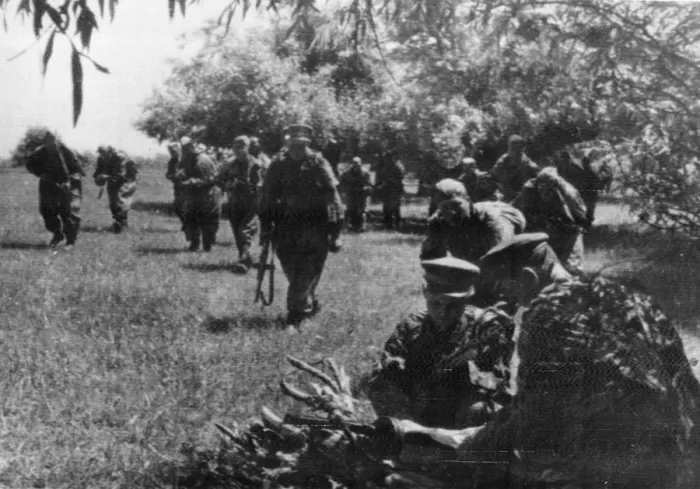 Framed Print : Scenes on the Russian front during the counter-offensive campaign of the Soviet Red Army Framed Print : Scenes on the Russian front during the counter-offensive campaign of the Soviet Red Army