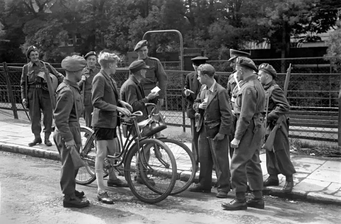 Framed Print : Scenes showing children talking to occupying soldiers in Berlin as the British Army