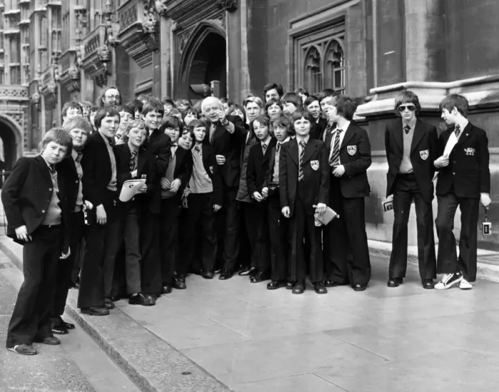 Framed Print : Schoolchildren from Saltscar School, Redcar, visit the House of Commons, London