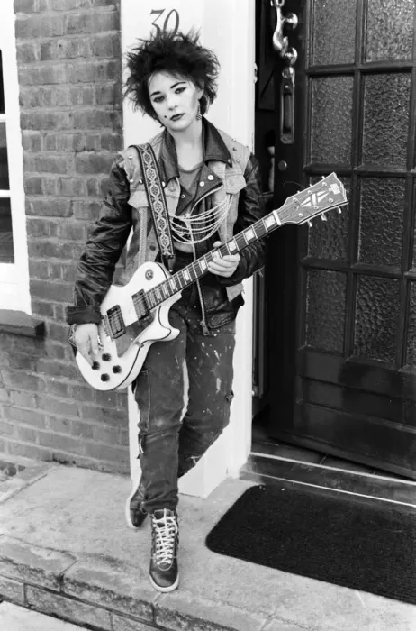 Framed Print : Schoolgirl Laura Goldsmith transforms into a punk rocker. 18th December 1980 Framed Print : Schoolgirl Laura Goldsmith transforms into a punk rocker. 18th December 1980