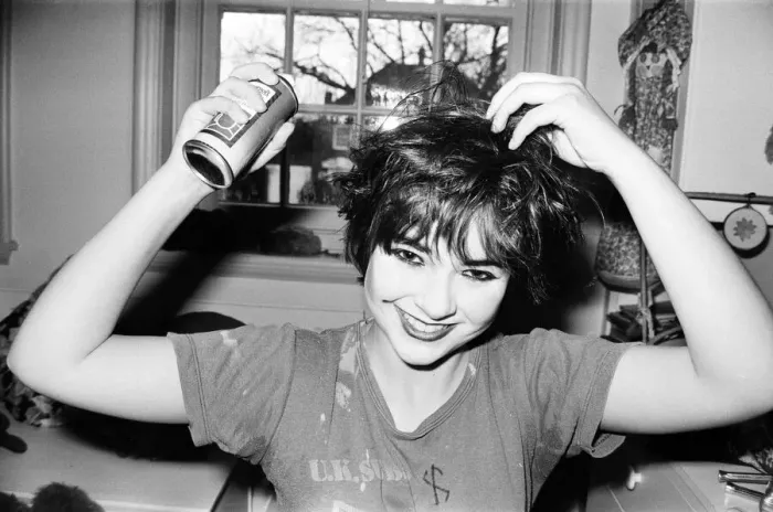 Framed Print : Schoolgirl Laura Goldsmith transforms into a punk rocker. 18th December 1980 Framed Print : Schoolgirl Laura Goldsmith transforms into a punk rocker. 18th December 1980