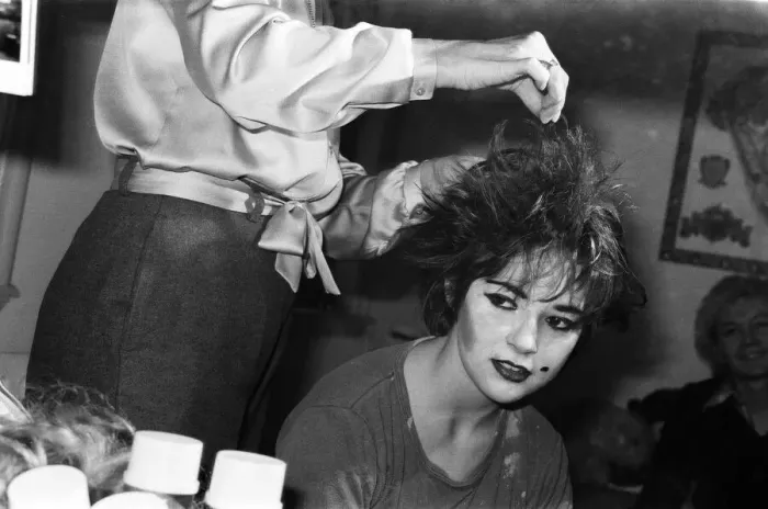 Framed Print : Schoolgirl Laura Goldsmith transforms into a punk rocker. 18th December 1980 Framed Print : Schoolgirl Laura Goldsmith transforms into a punk rocker. 18th December 1980