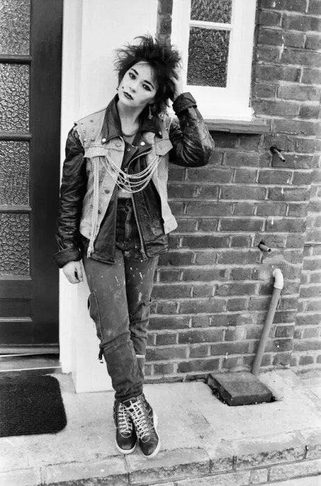 Framed Print : Schoolgirl Laura Goldsmith transforms into a punk rocker. 18th December 1980 Framed Print : Schoolgirl Laura Goldsmith transforms into a punk rocker. 18th December 1980