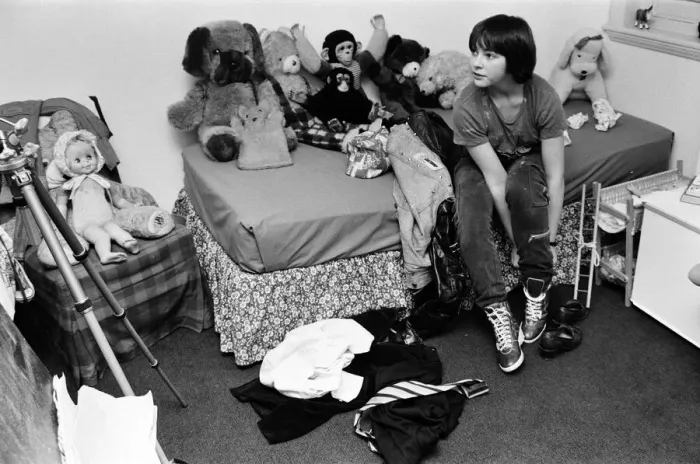 Framed Print : Schoolgirl Laura Goldsmith transforms into a punk rocker. 18th December 1980 Framed Print : Schoolgirl Laura Goldsmith transforms into a punk rocker. 18th December 1980