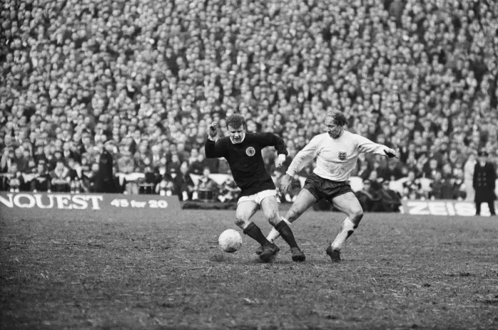 Framed Print : Scotland 1 v England 1. UEFA European Championship Group 8 match at Hampden Park