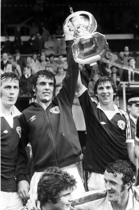 Framed Print : Scotland footballer Joe Jordan holds aloft the British International Football trophy with