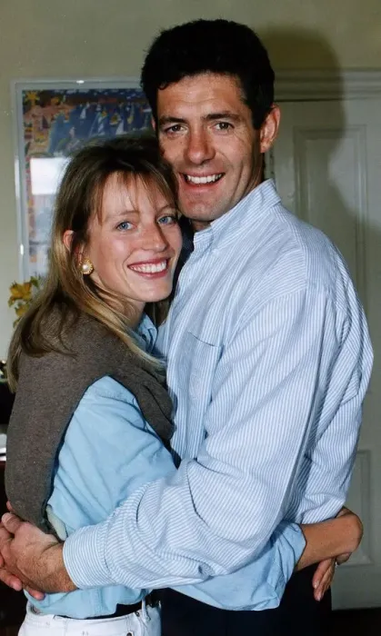 Framed Print : Scotland rugby skipper Gavin Hastings and his wife Diane standing in their Edinburgh home Framed Print : Scotland rugby skipper Gavin Hastings and his wife Diane standing in their Edinburgh home