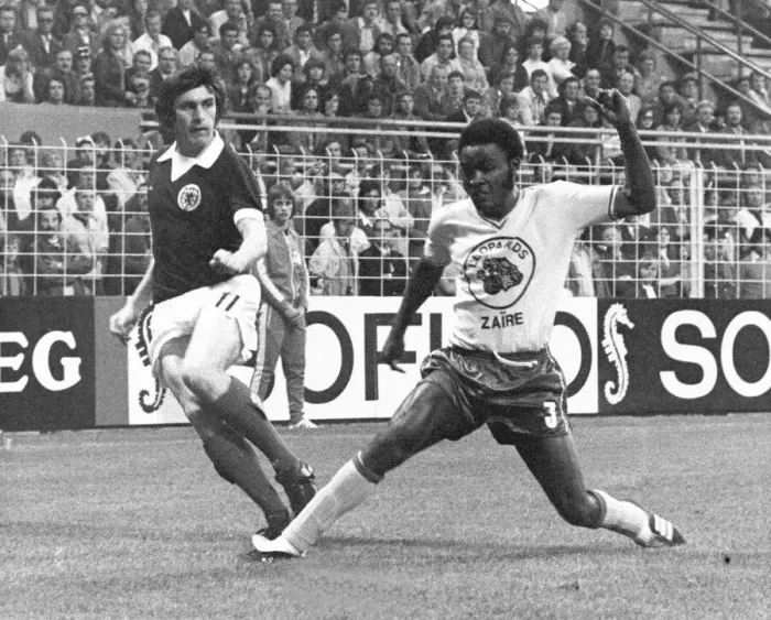 Framed Print : Scotland v Zaire during Football World Cup finals 1974 Peter Lorimer in